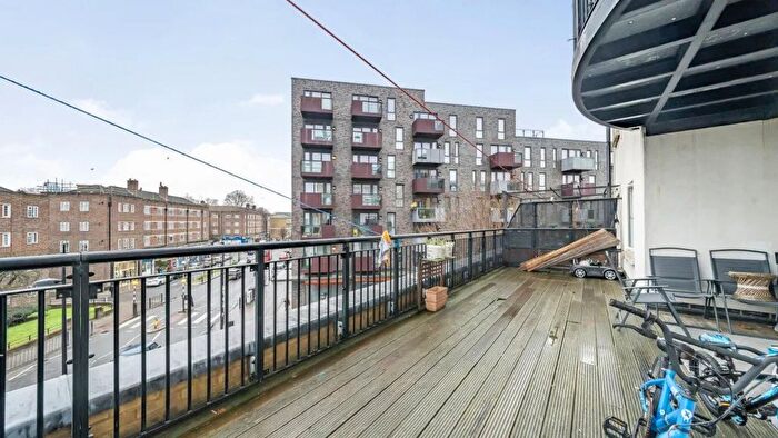 2 Bedroom Flat For Sale In Candle Street, E1