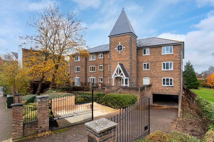 2 Bedroom Flat To Rent In Cheam Common Road, Worcester Park, KT4