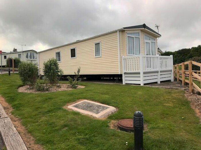 2 Bedroom Mobile/park Home For Sale In Gwespyr, Gwespyr, CH8