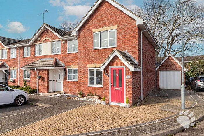 2 Bedroom End Terrace House For Sale In Kingsley Meadows, Wickford, SS12