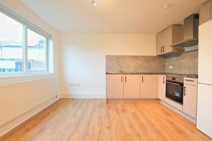 2 Bedroom Flat To Rent In Haig Close, St Albans, AL1