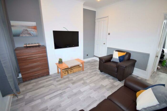 3 Bedroom House To Rent In Slack Lane, DE22