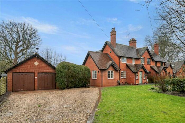 3 Bedroom Semi-Detached House For Sale In Southington, Overton, Overton, RG25