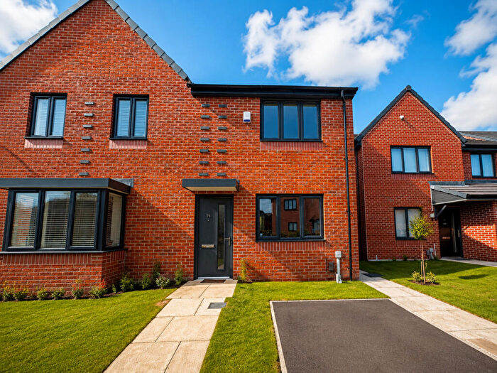 2 Bedroom Semi-Detached House To Rent In Blossom Way, Salford, M6