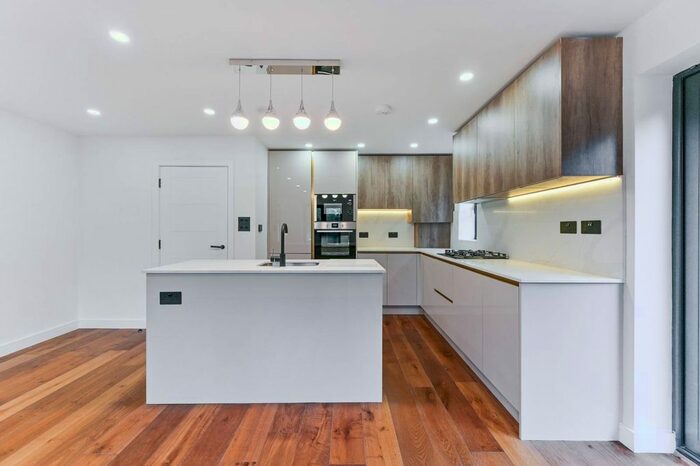 3 Bedroom Flat To Rent In Allium House, Purley, CR8