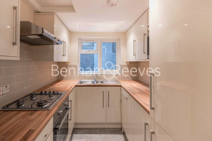 2 Bedroom Flat To Rent In Gayton Crescent, London, NW3