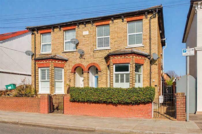 2 Bedroom Maisonette For Sale In Robinson Road, SW17