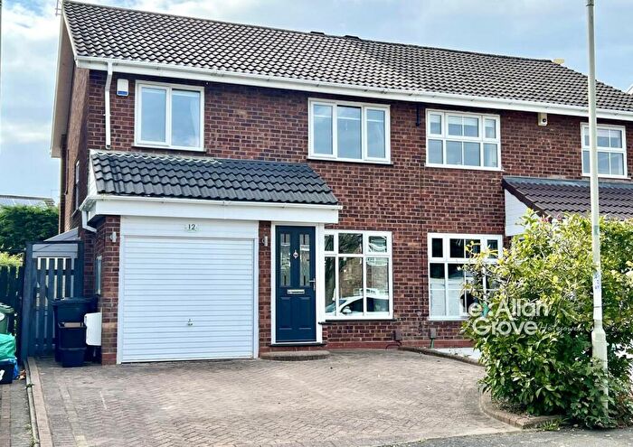 3 Bedroom Semi-Detached House For Sale In Wrekin Close, Halesowen, B63