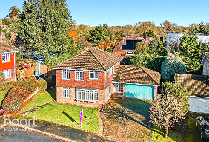 4 Bedroom Detached House For Sale In The Binghams, Maidenhead, SL6
