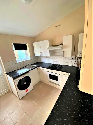 3 Bedroom Flat To Rent In Clarence Road, London, N22
