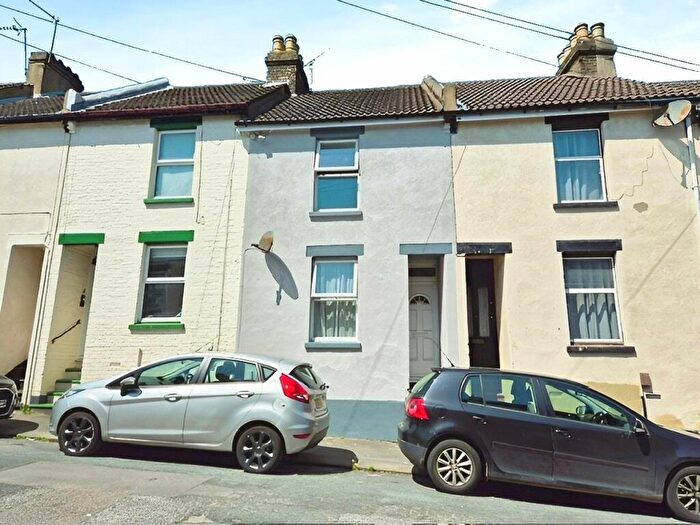 3 Bedroom Terraced House To Rent In Charter Street, Chatham, Kent, ME4