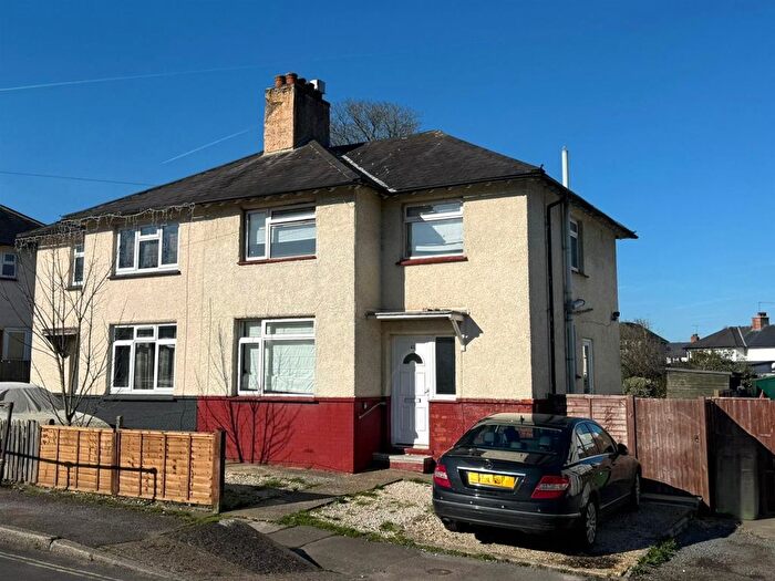 3 Bedroom Semi Detached House For Sale In The Avenue, Aldershot, GU12