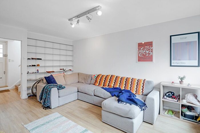 2 Bedroom Flat To Rent In Portland Court, St. Peter's Way, Hackney, N1