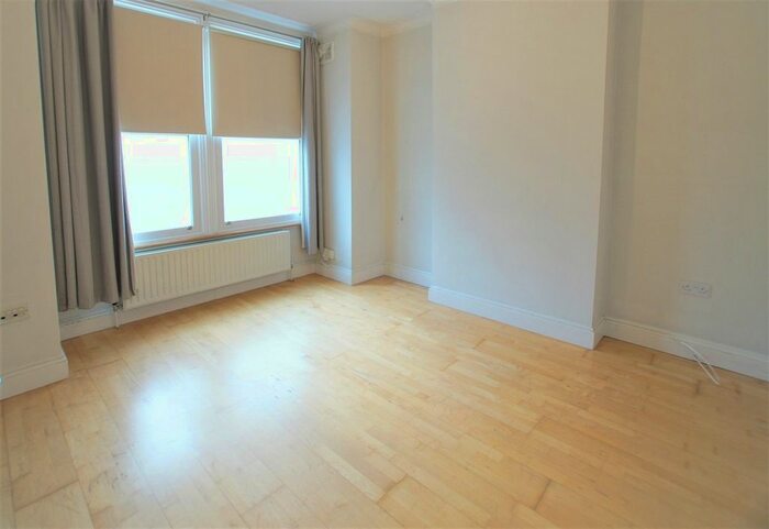 2 Bedroom Maisonette To Rent In Penwith Road, London, SW18