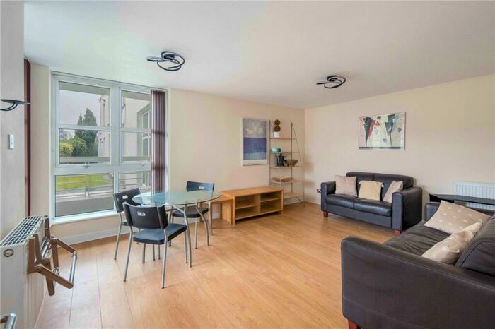 2 Bedroom Flat To Rent In Barrier Point Road, Royal Docks, London, E16