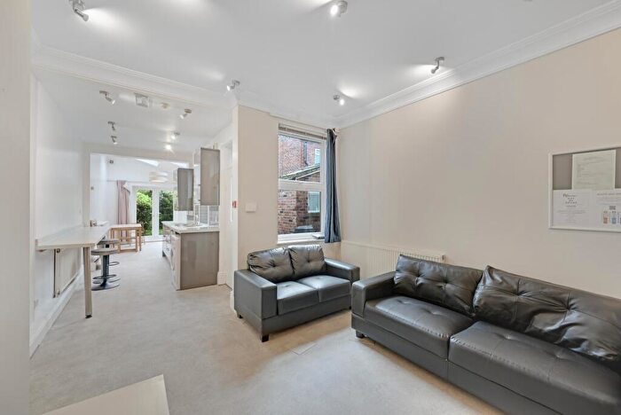 4 Bedroom House To Rent In Cemetery Avenue, Sheffield, S11