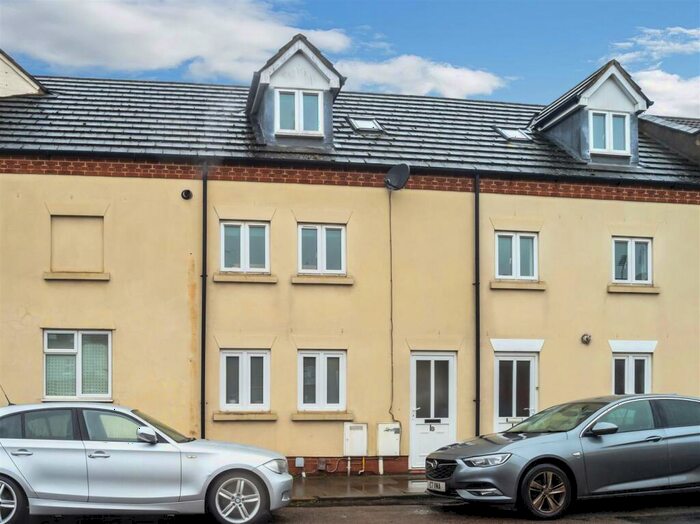 2 Bedroom House To Rent In Clarke Road, Northampton, NN1