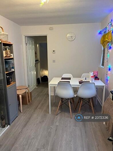 2 Bedroom Flat To Rent In Brownlow Road, London, N3