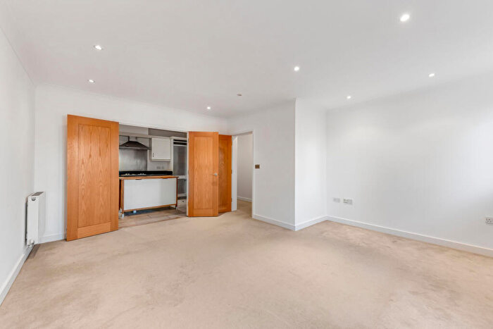 2 Bedroom Flat To Rent In Brookshill Gate, Harrow, HA3