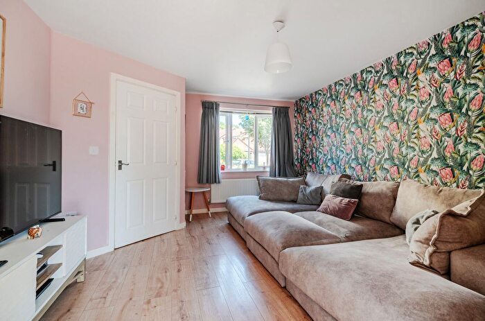 3 Bedroom End Of Terrace House For Sale In Pencarrow Road, Paignton, Devon, TQ3