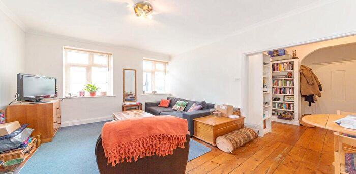 3 Bedroom Flat To Rent In Roxborough Road, London, HA1