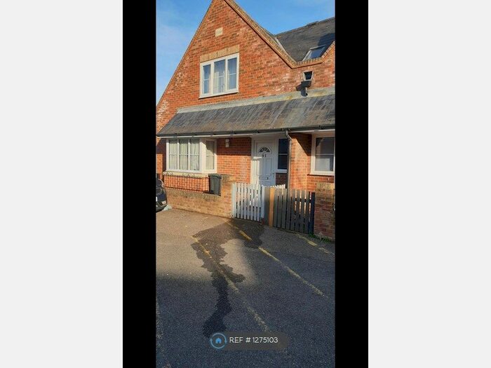 2 Bedroom Semi-Detached House To Rent In Station Road, Birchington CT7