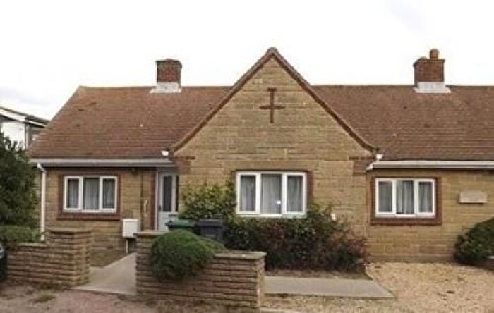 2 Bedroom Semi Detached Bungalow To Rent In Heath Meadow, Freshwater, PO40
