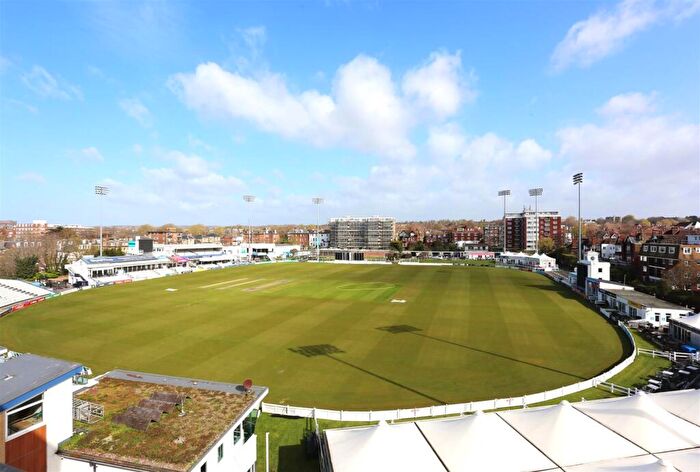 3 Bedroom Flat To Rent In Eaton Road, Hove, BN3