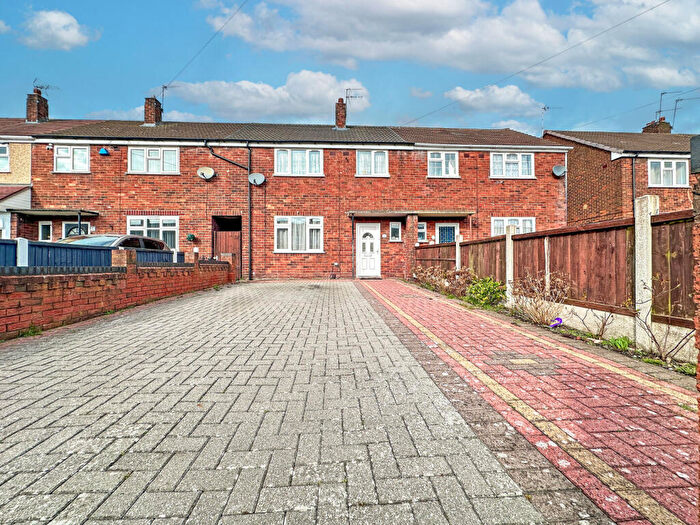 3 Bedroom End Of Terrace House For Sale In Jays Avenue, Tipton, DY4