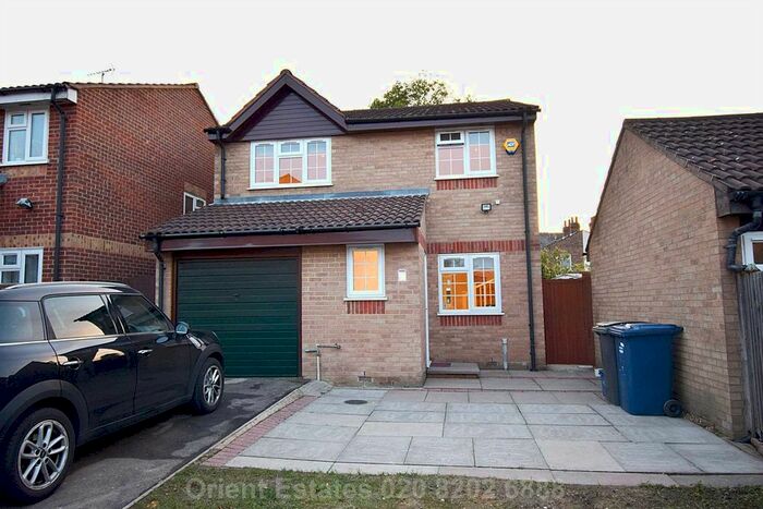 4 Bedroom Detached House To Rent In Brendon Grove, London, N2