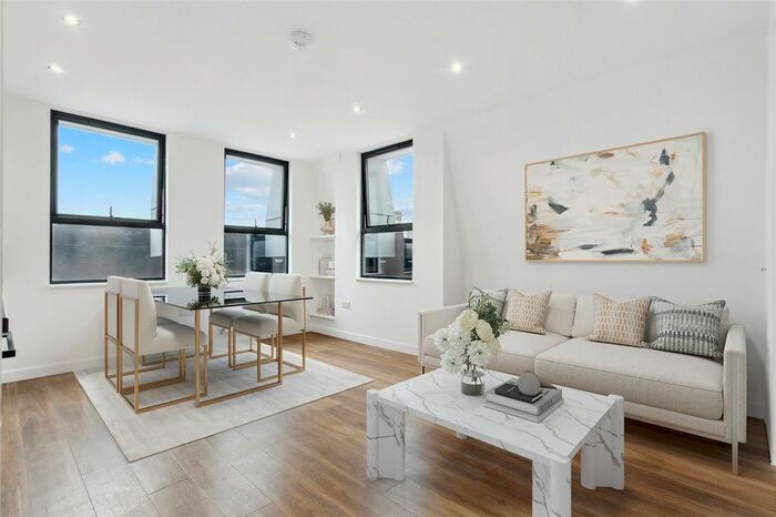 2 Bedroom Flat To Rent In Disraeli Road, Putney Hill, SW15