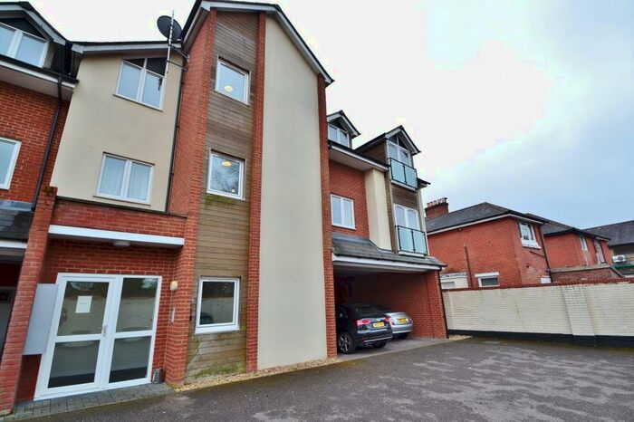 2 Bedroom Flat To Rent In Chandlers Ford, SO53