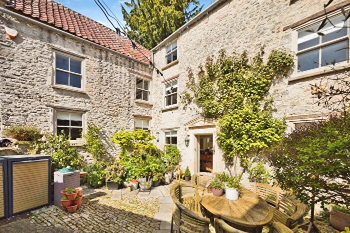 5 Bedroom Detached House For Sale In Leg Square, Shepton Mallet, BA4