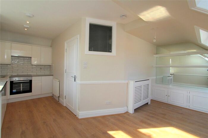 1 Bedroom Flat To Rent In Emanuel Avenue, Acton, London, W3