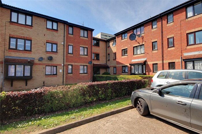 1 Bedroom Flat For Sale In Magpie Close, Enfield, EN1