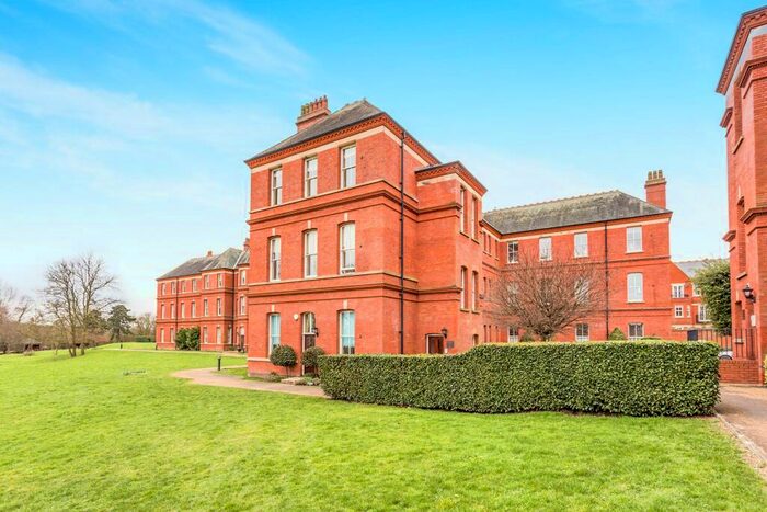 4 Bedroom Flat To Rent In Devonshire House, Brandesbury Square, IG8