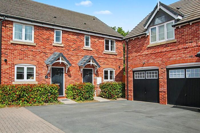 3 Bedroom Semi-Detached House For Sale In Windsor Way, Swadlincote, DE12