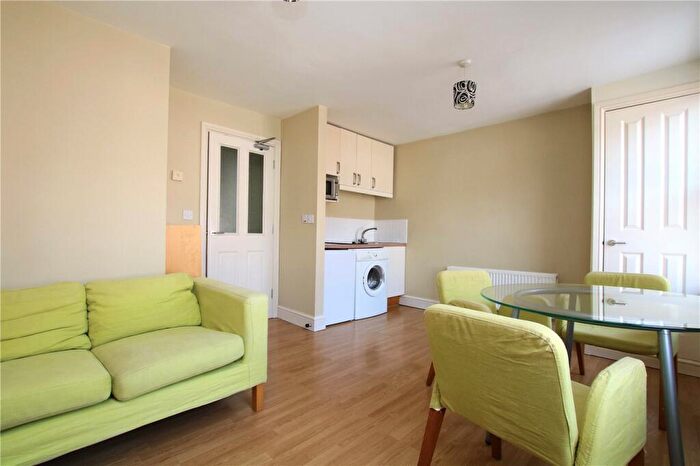 1 Bedroom Apartment To Rent In Zinzan Street, Reading, Berkshire, RG1