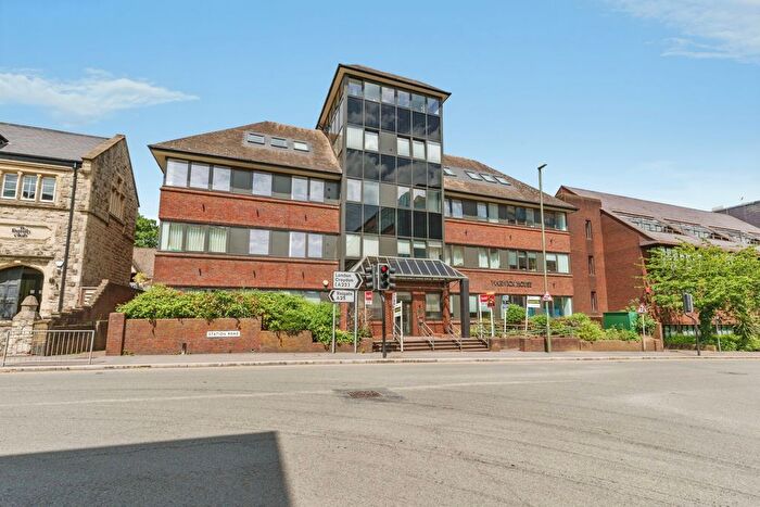 1 Bedroom Flat For Sale In Station Road, Redhill, Surrey, RH1