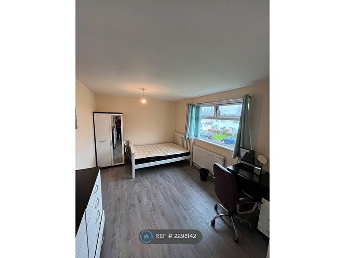 4 Bedroom Semi-Detached House To Rent In Scarborough Way, Coventry, CV4