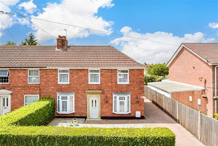 3 Bedroom End Of Terrace House For Sale In Chaucer Road, Elvington, Dover, Kent, CT15