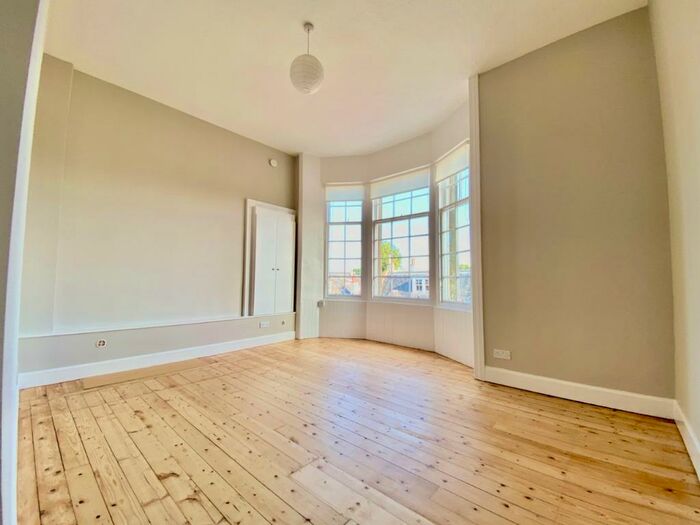 2 Bedroom Flat To Rent In Corbiehill Road, Davidsons Mains, Edinburgh, EH4