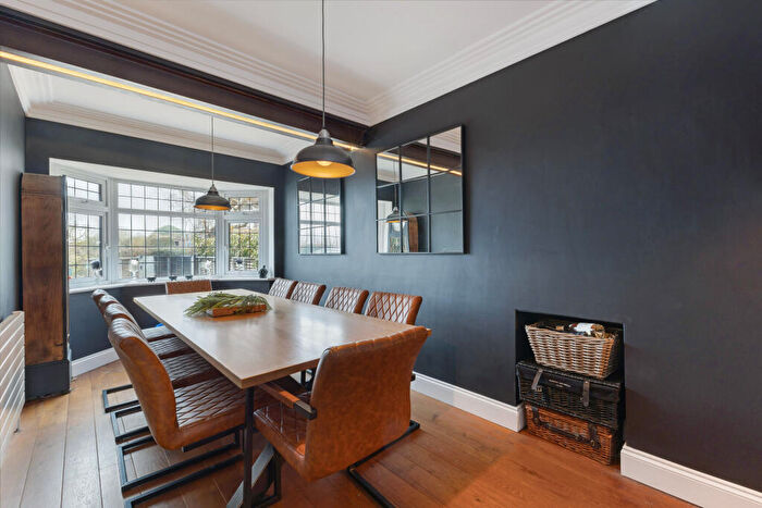 4 Bedroom Detached House For Sale In Station Road, Welham Green, AL9