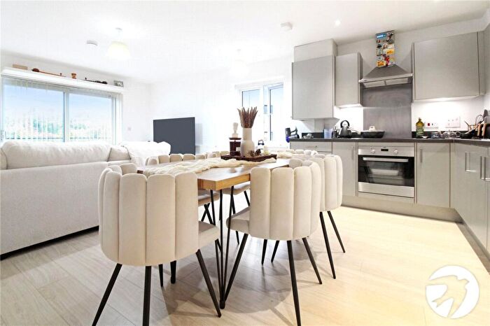 2 Bedroom Flat For Sale In Havelock Drive, Greenhithe, Kent, DA9