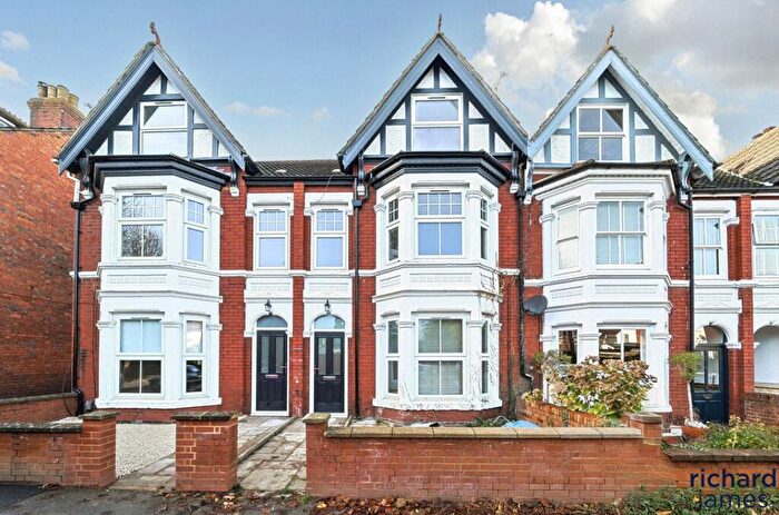 4 Bedroom Terraced House For Sale In Goddard Avenue, Swindon, SN1