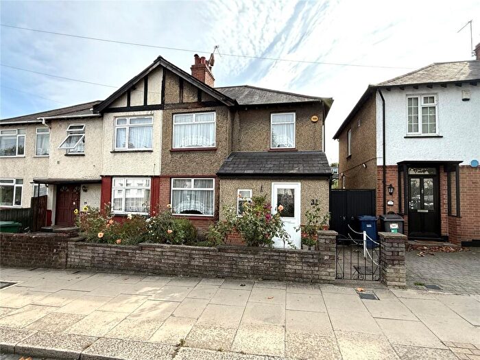 3 Bedroom Semi-Detached House For Sale In Longmore Avenue, East Barnet, Barnet, Hertfordshire, EN4