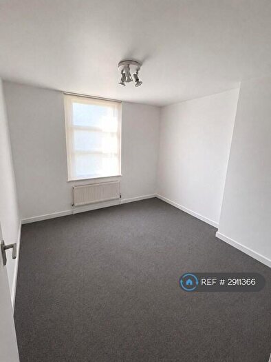 Studio To Rent In Station Road, London, N3