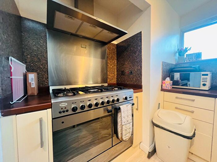 2 Bedroom Flat To Rent In Grenville Court, Ham View, CR0