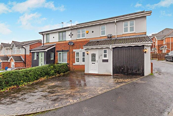 4 Bedroom Semi-Detached House For Sale In Mellodew Drive, Oldham, OL1