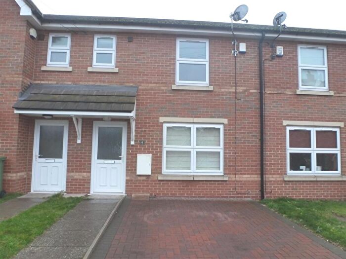3 Bedroom Town House For Sale In Bratton Court, Off Farebrother Street, Grimsby, DN32